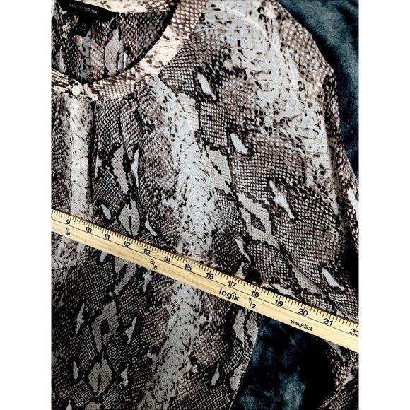 Banana Republic Blouse Women’s Animal Print Blouse Henley Snake Sheer SZ Medium - Picture 7 of 16